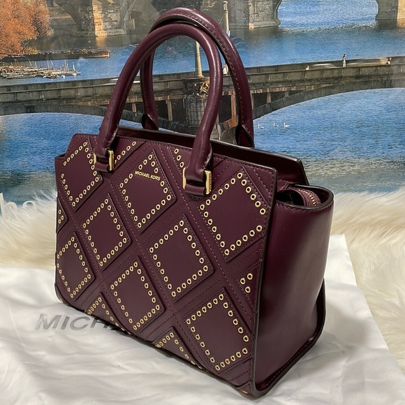 Michael Kors Diamond Grommet Selma Satchel - Picture 2 of 9